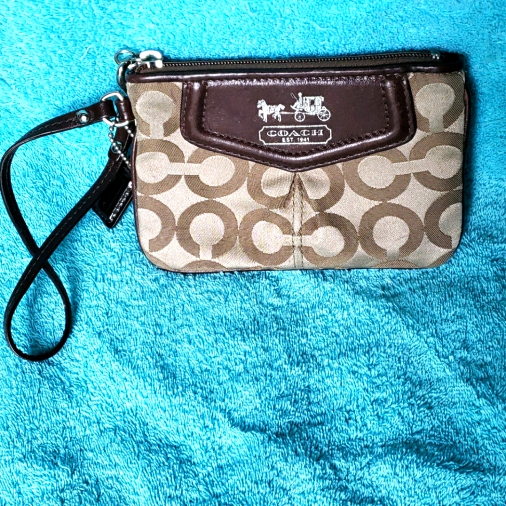 🦝⚡Host Pick⚡ Coach wristlet